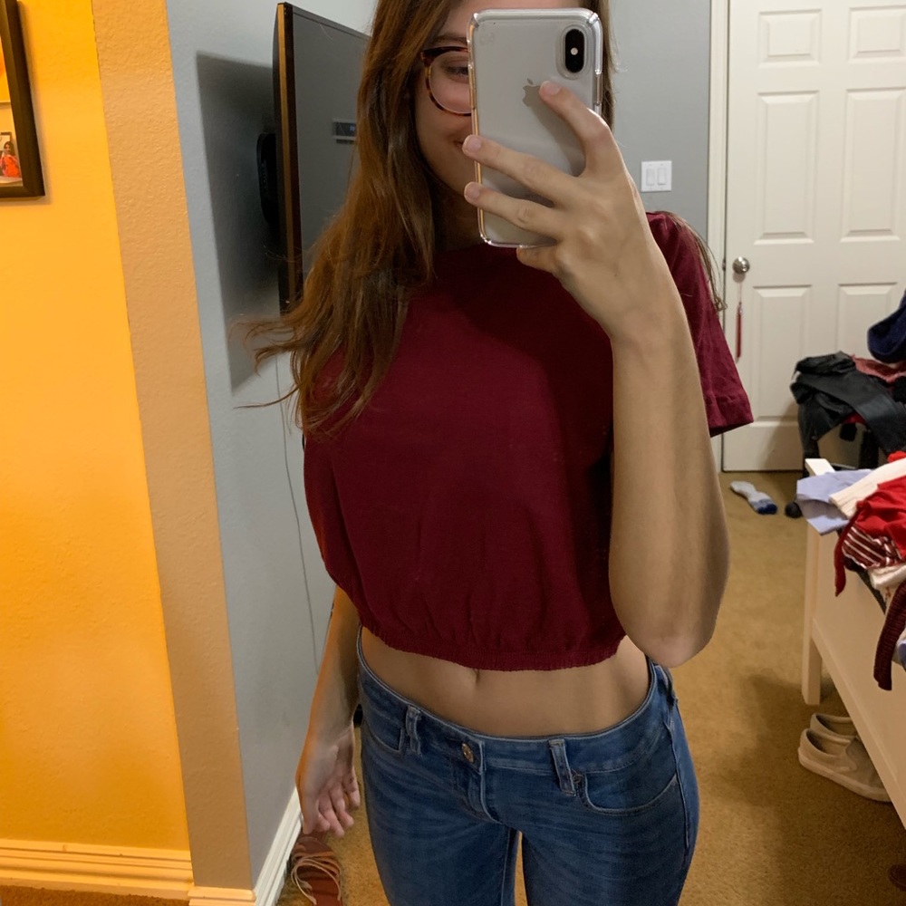 cropped maroon tee